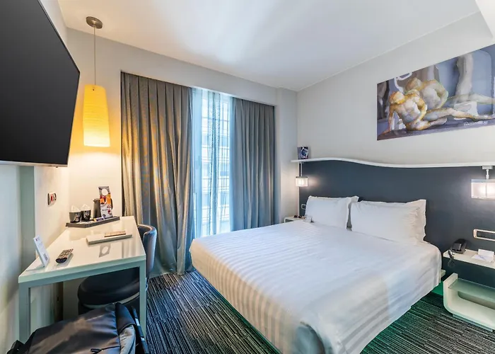 Western Premier Royal Santina Rome